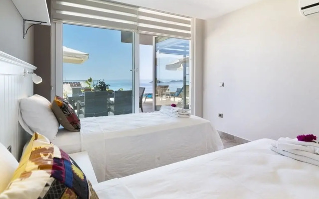 Villa Hecky by Akdenizvillam