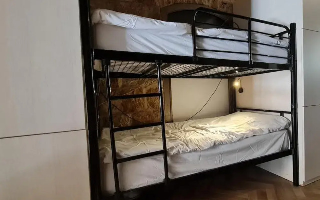 Capsule & Dormitory Space-X