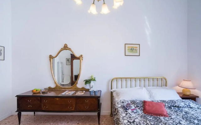 Super Big History Luxury At Colosseum