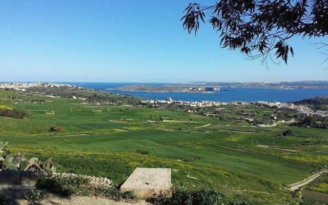 Gozo Escape, 2-bed Apartment in Marsalforn