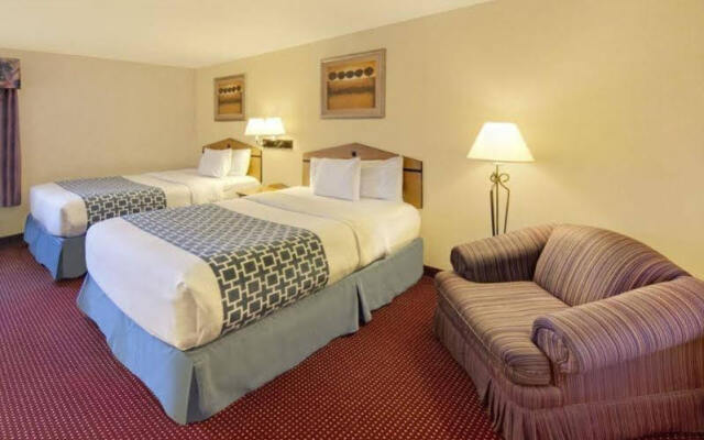 Red Lion Inn & Suites Denver Airport