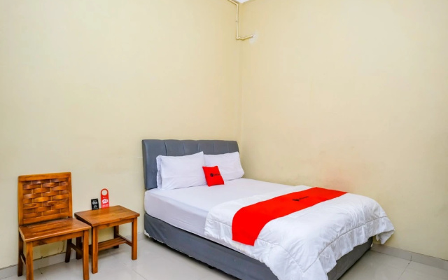 RedDoorz @ Kutisari 2 Surabaya