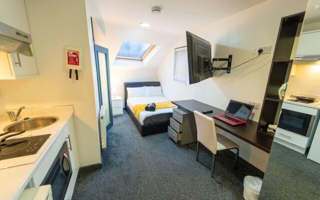 Spacious Comfortable Studio Near the University