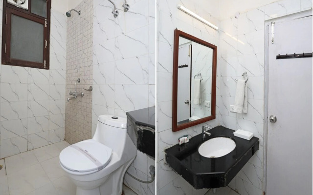 Kumars Hotel by OYO Rooms