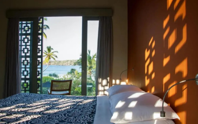 Modern Beach Villa With Roof Garden