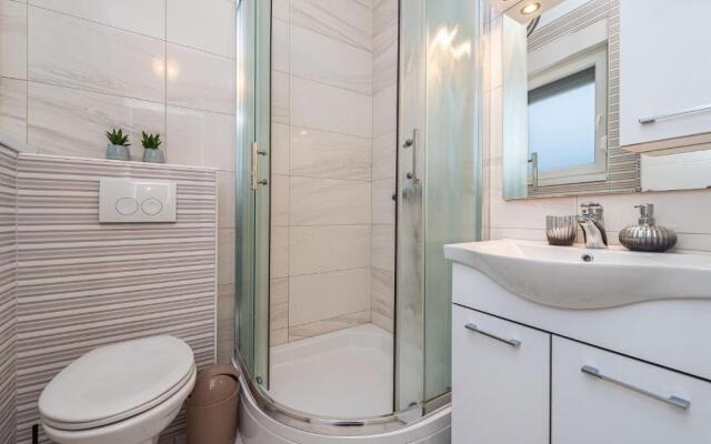 Star 6 modern & centrally ap for 6