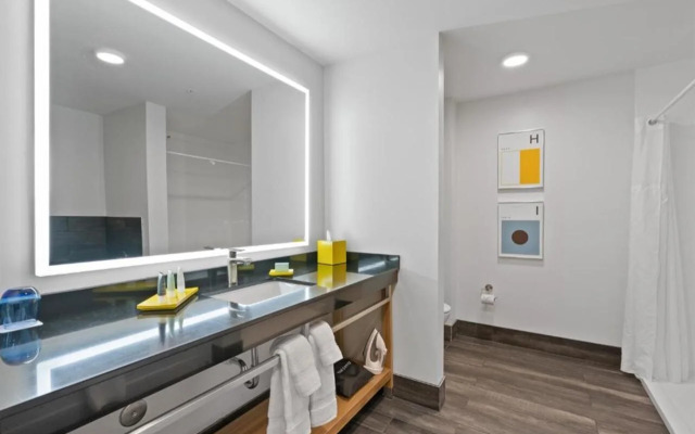 Hotel Indigo Everett - Waterfront Place by IHG