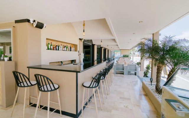 Zephyros Hotel