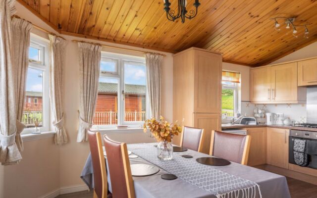 Loch Side Lodge 5