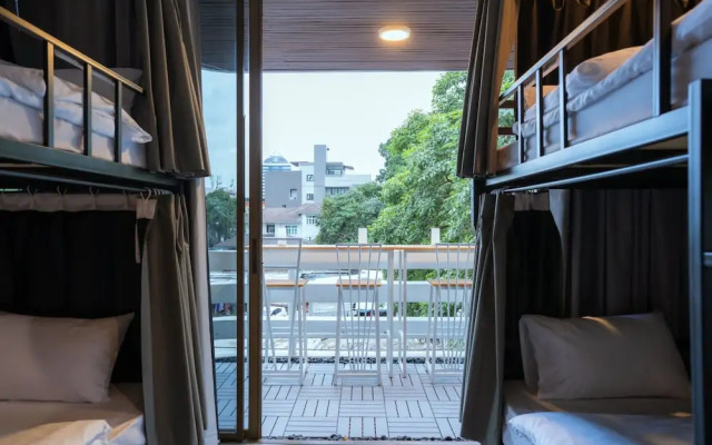 Ekkamai Buds & Beds - 420 Hostel