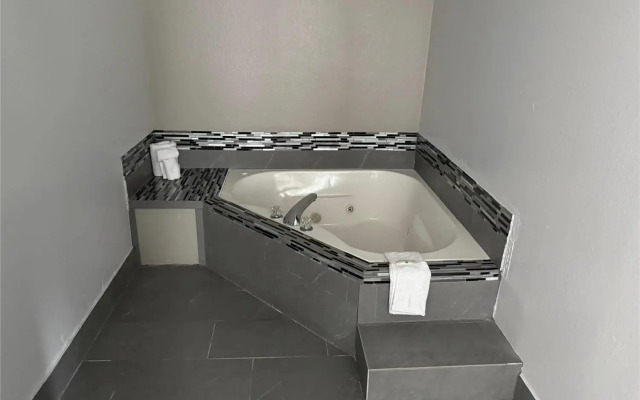 Quality Inn & Suites Biloxi - Ocean Springs