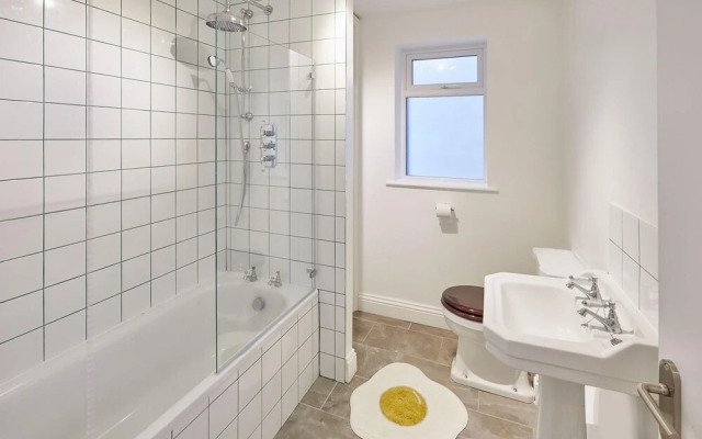 Host Stay The Artists Pad Too