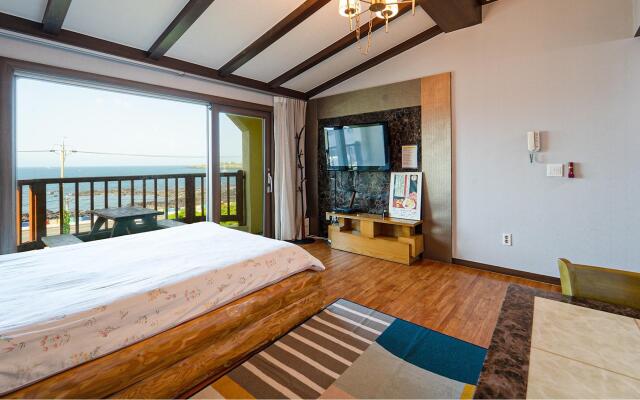 Jeju New HaeAn PungGyeong Pension