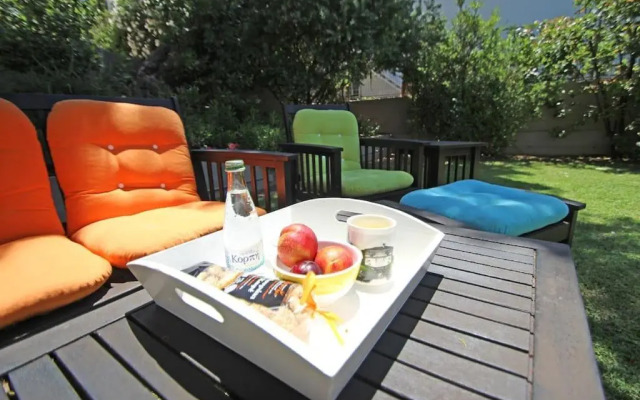 Cool Boho Apartment, 1min to Highway, Parking
