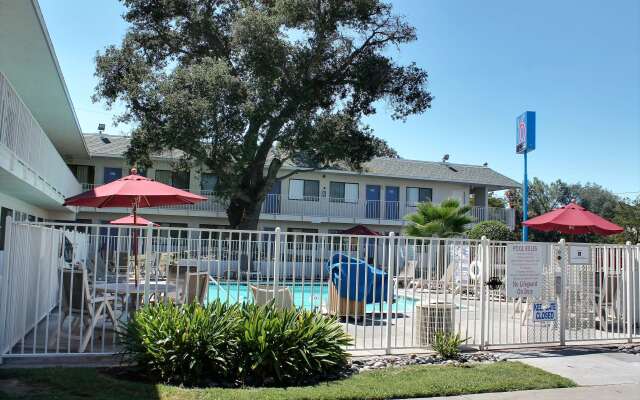 Motel 6 Atascadero, CA