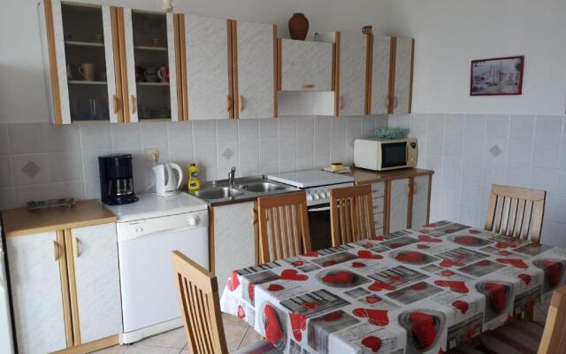 Apartments with a parking space Novi Vinodolski - 18855