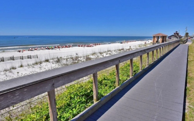 Crystal Oasis Across From Beach Heated Pool