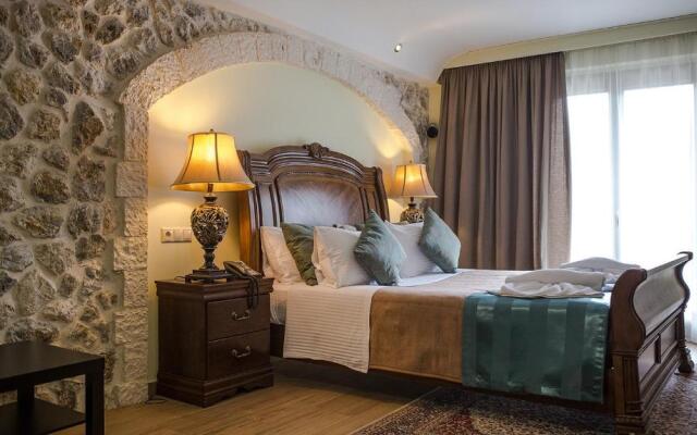 Arhontopetra Suites & Spa