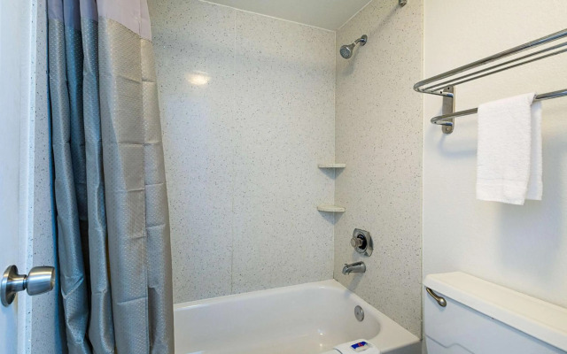 Motel 6 Dallas, TX - Market Center