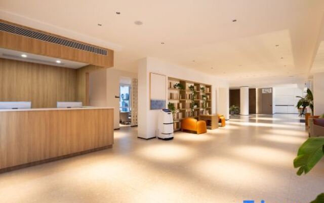 Yuerong Hotel (Liaoyang Liaohua Tesco)