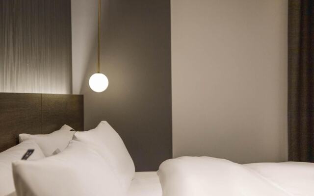 H hotel