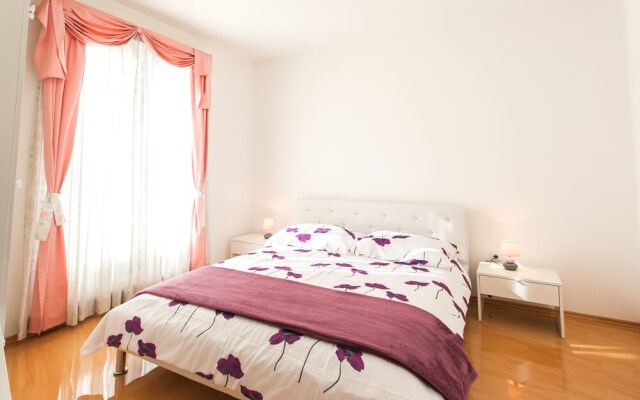 Three Wells Apartment