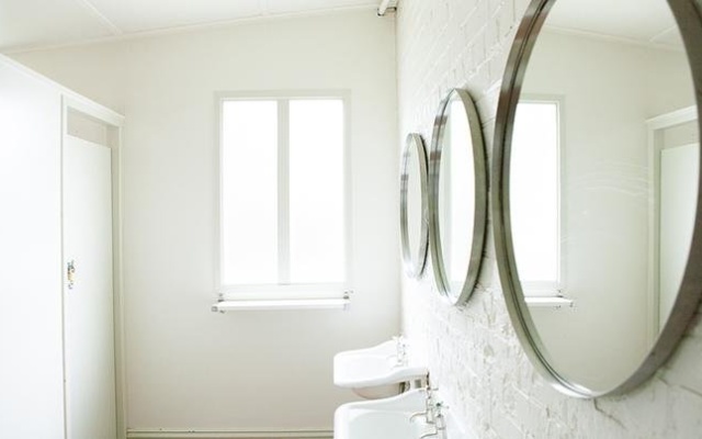 Shamrock Hotel – Bathroom – Echuca