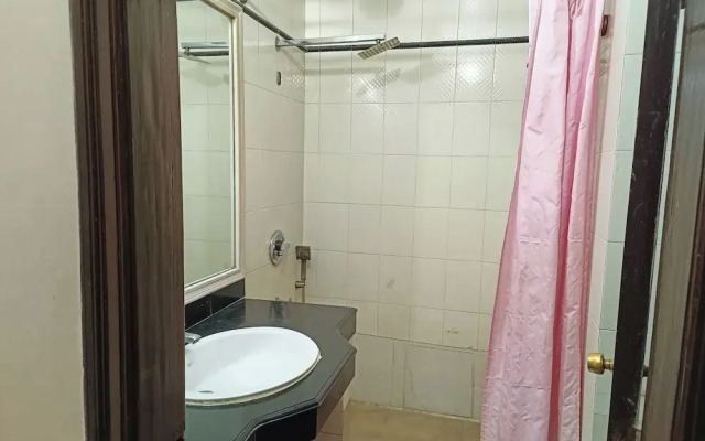 Hotel Spot Inn Paharganj Near New Delhi Railway Station