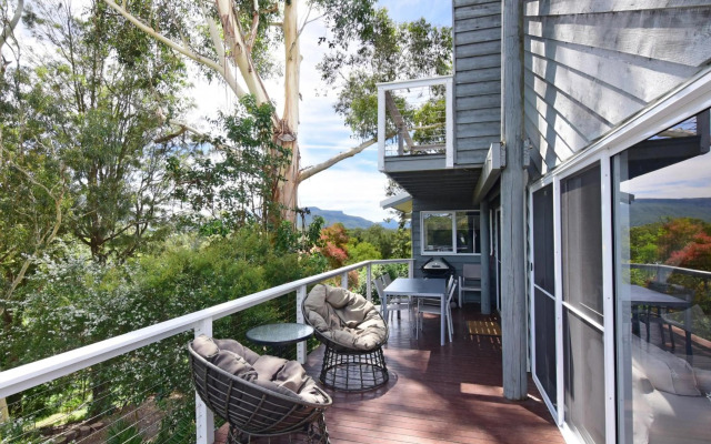 Treetops - Newly renovated, in the village!