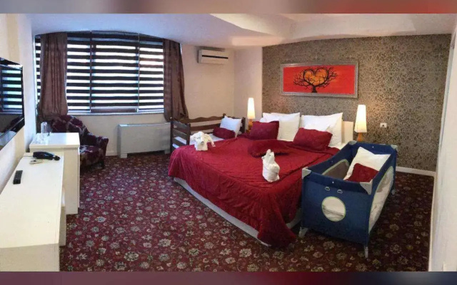 Hotel Theranda