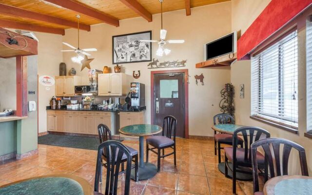 Super 8 by Wyndham Dodge City