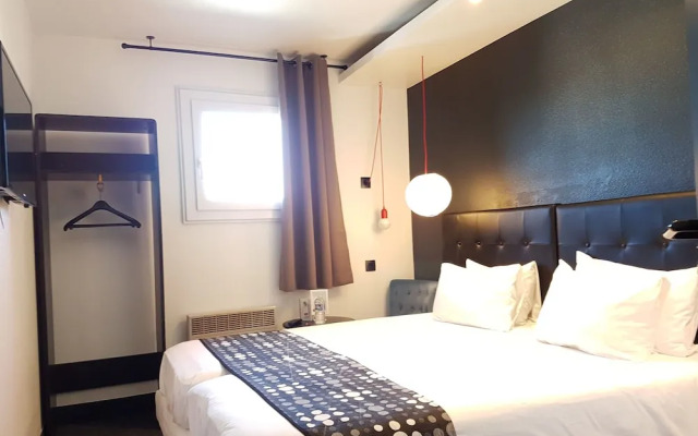 Brit Hotel Baillet En France