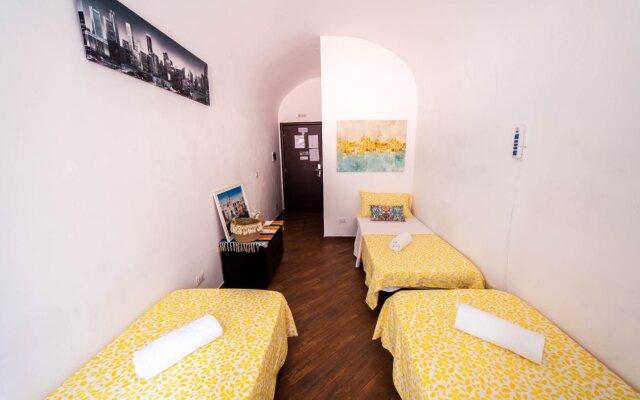 Romangelo 2 Hostel