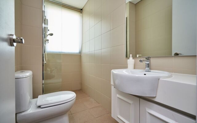 OYO Home 1143 Elegant 2br I-soho I-city