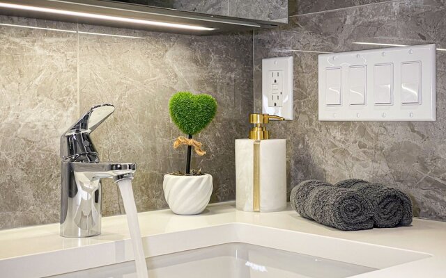 Charming Oasis Close to Airport & Downtown