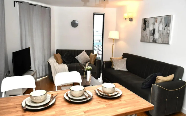 Sleeps 4 - Private Balcony - Wheelchair Accessible
