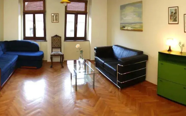 Green Garden Apartment