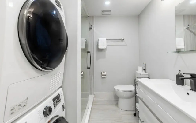 GLOBALSTAY Modern Basement In DT Toronto