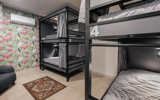 Top Bed Shared Room Men