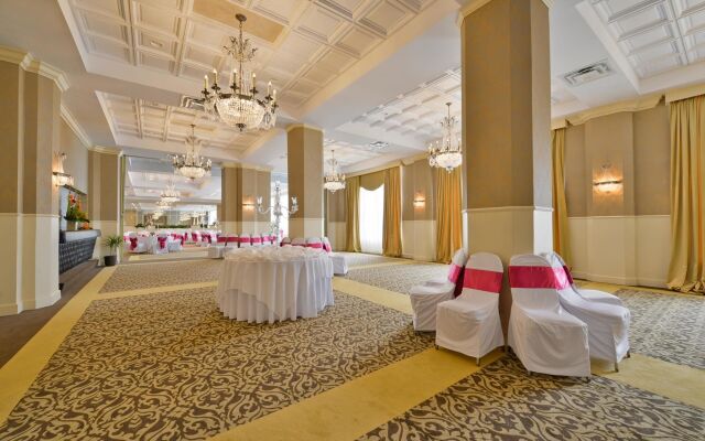 Genetti Hotel, SureStay Collection by Best Western