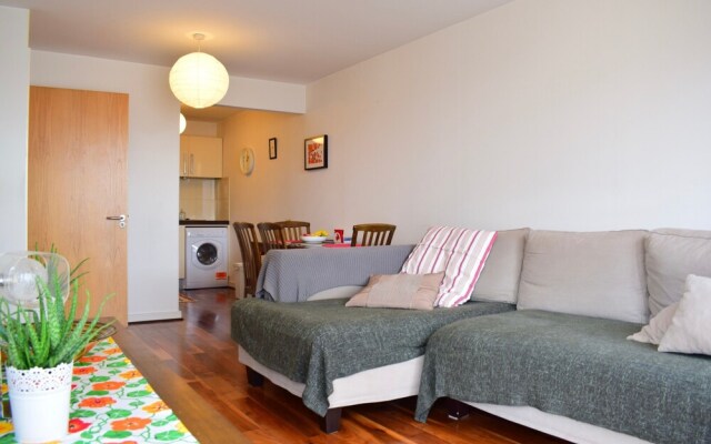 1 Bedroom Apartment On River Laffey