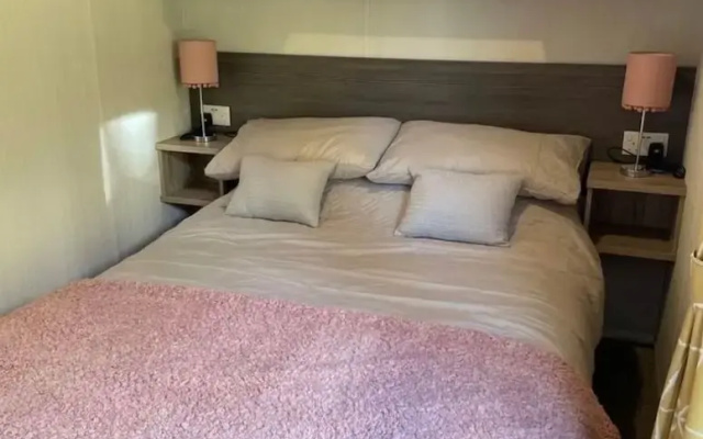 Beverley bay 2-bed Caravan, Sleeps 6, Pet Friendly