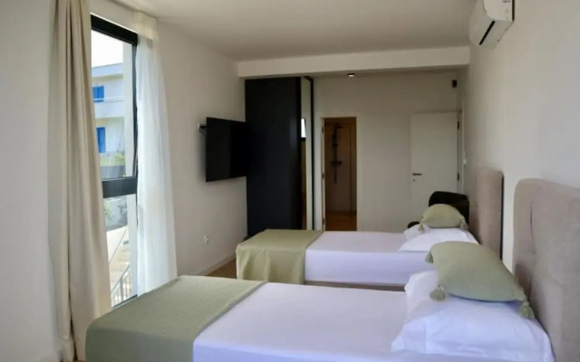 Sunset Villa Aves With Pool, Gym and Sauna