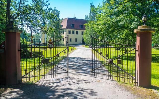 Oficyna przy Pałacu Krobielowice