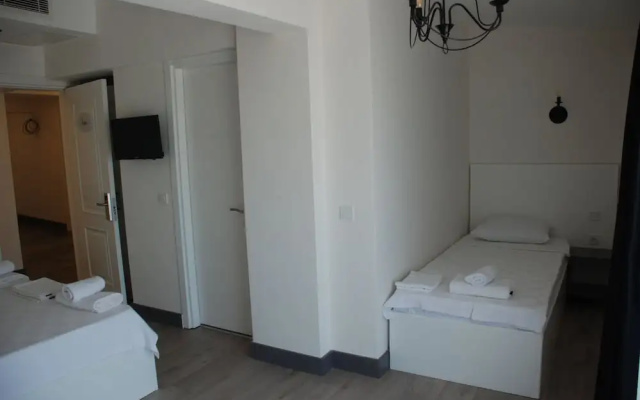 Victoria Hotel and Lounge