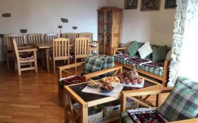 Razmik & Gayane B&B (Vardenis)