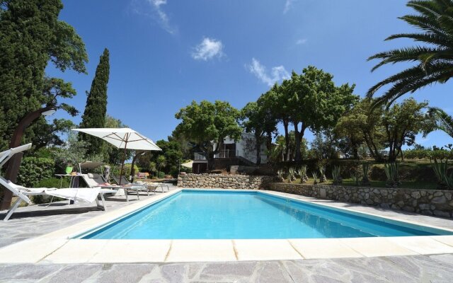 Belvilla by OYO Villa Alexa Sei