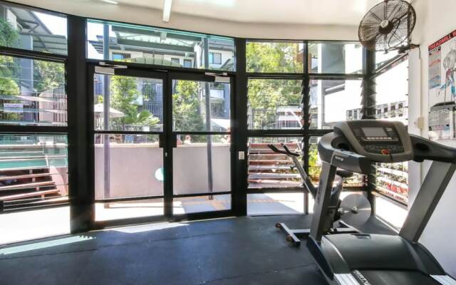 Contemporary 1 Bedroom Teneriffe Apartment with Pool and Gym