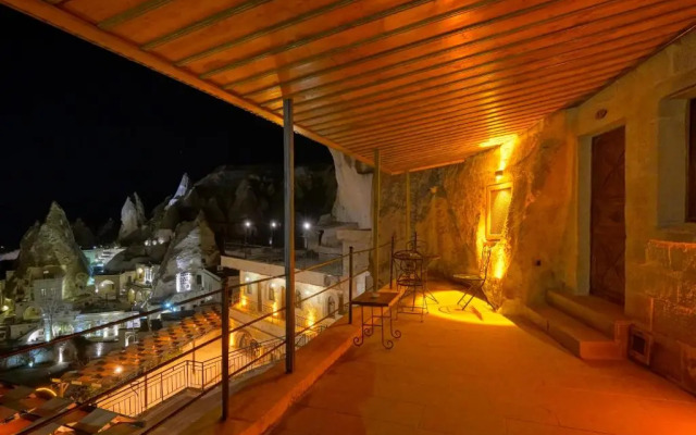 Elite Cave Suites