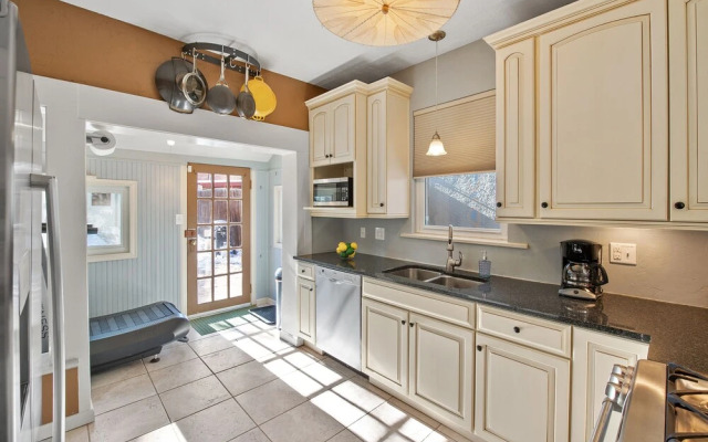 Charming Victorian By Sloan's Lake - Free Parking!